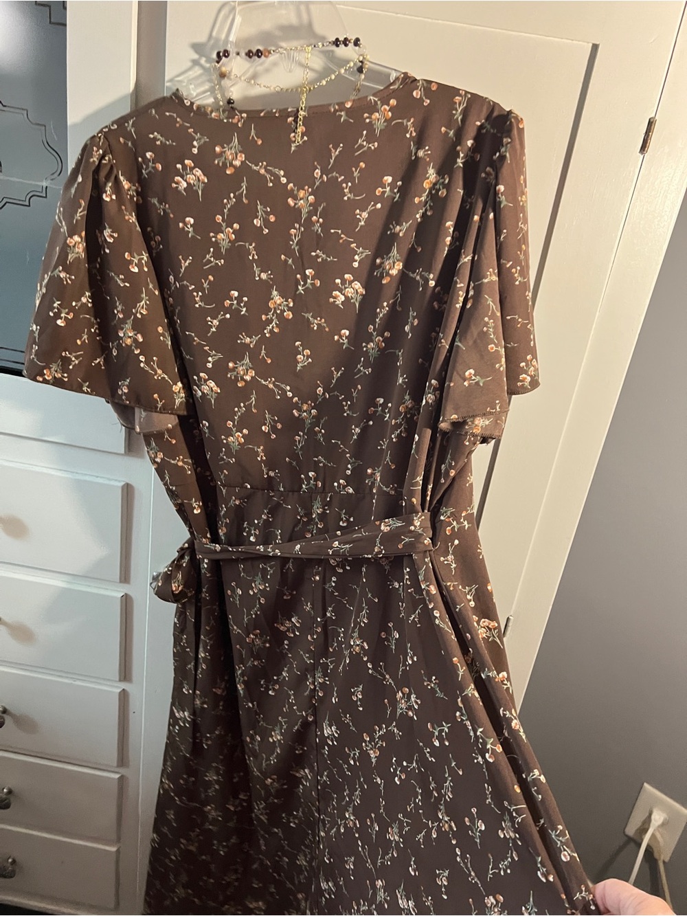 SHEIN Curve Brown Floral V-Neck Maxi - Picture 6 of 8